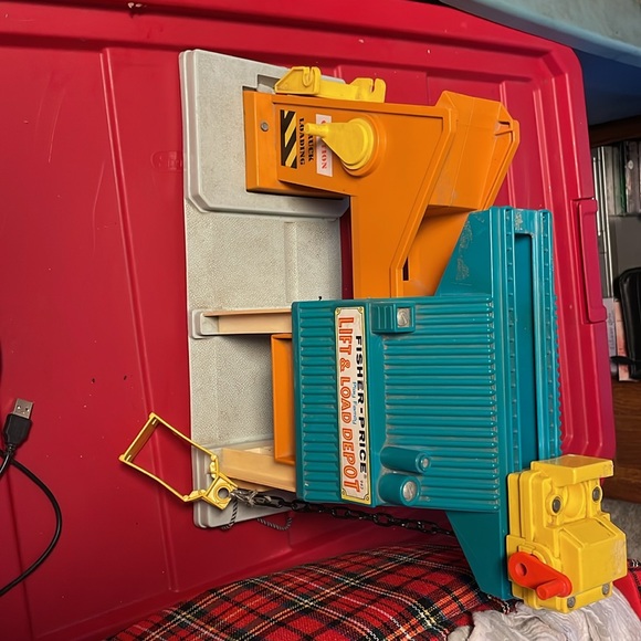 1967 fisher price lift and load depot - Picture 5 of 5